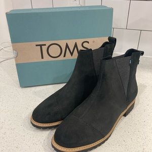 Toms Cleo water resistant black distressed 7